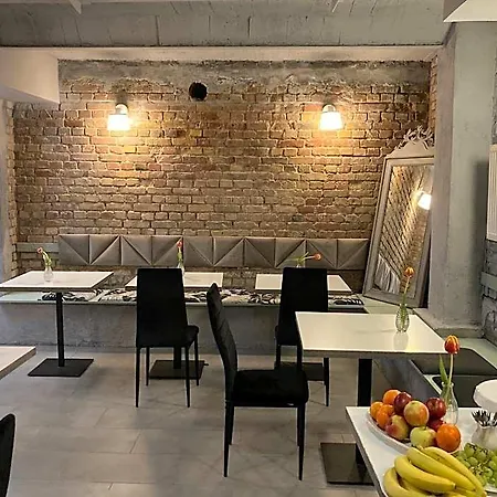Italiana Z Prywatnymi Lazienkami & Odnowa Biologiczna Bed and Breakfast 3*