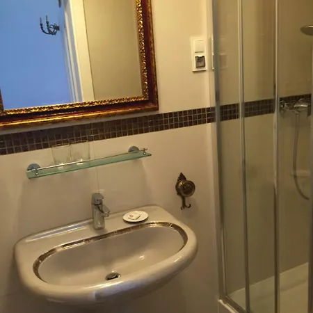 Italiana Z Prywatnymi łazienkami&odnowa Biologiczna 3*