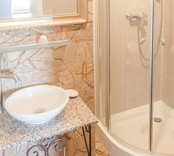 Italiana Z Prywatnymi Lazienkami & Odnowa Biologiczna 3*